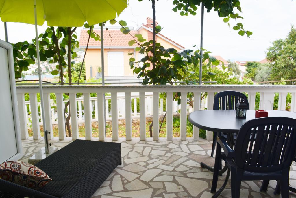 Suz-Ana Apartment Trogir Exterior photo