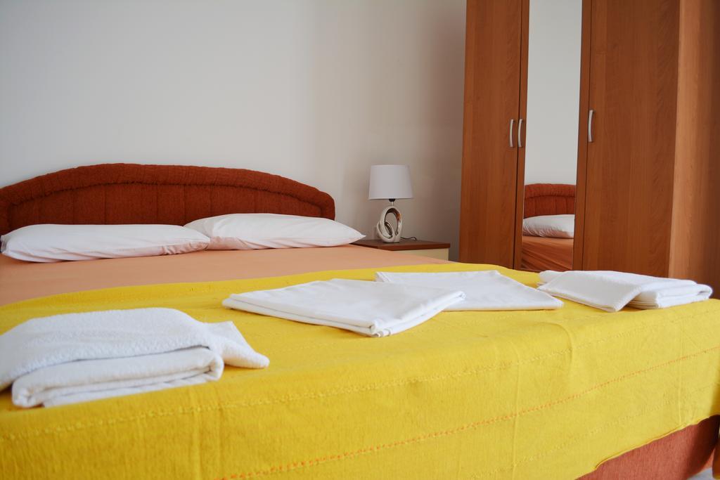 Suz-Ana Apartment Trogir Exterior photo