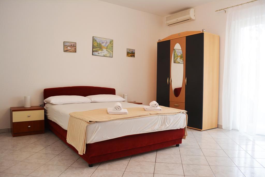 Suz-Ana Apartment Trogir Exterior photo